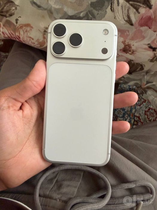 17 pro max 256 sim esim