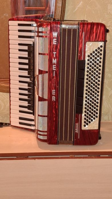 Продам аккордеон немецкий