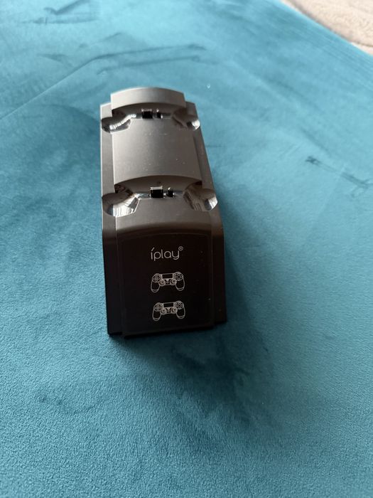 Playstation 4 + 2 джойстика, 1 тб. HDD харддиск и станция за зареждане