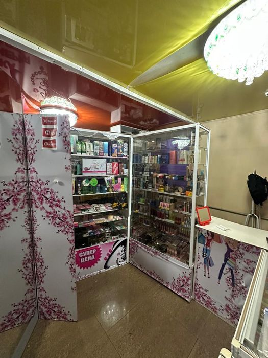 Продам витрины стеклянные