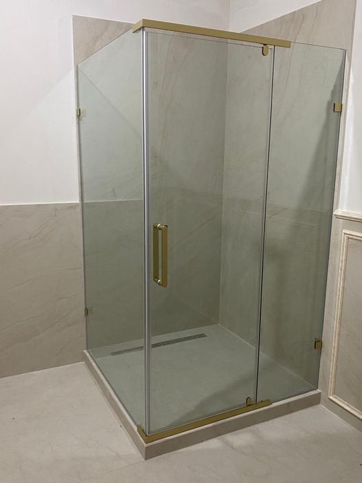 Стеклянные душевые кабины