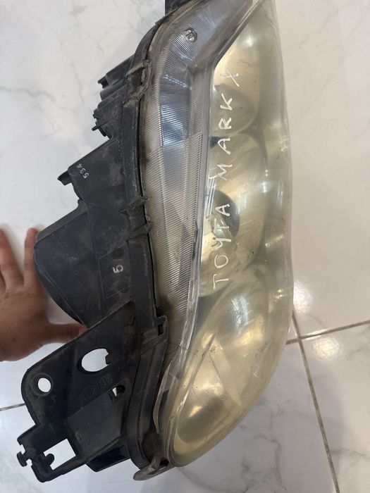 Фара от тойоты марк х