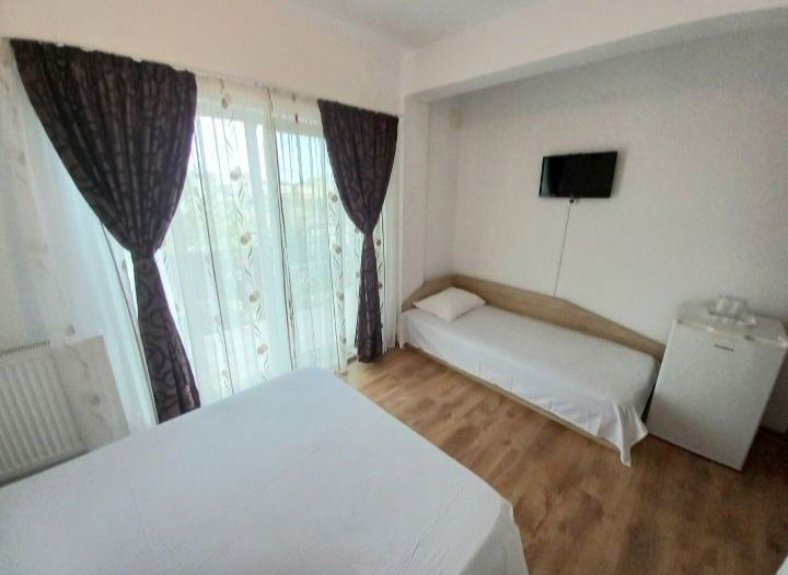 Cazare Vilă Mamaia Nord, camere curate cu toate dotările, baie proprie, aproape de mare, zona NOUL magazin KAUFLAND(str. Hanului, nr. 1,  Mamaia Nord)