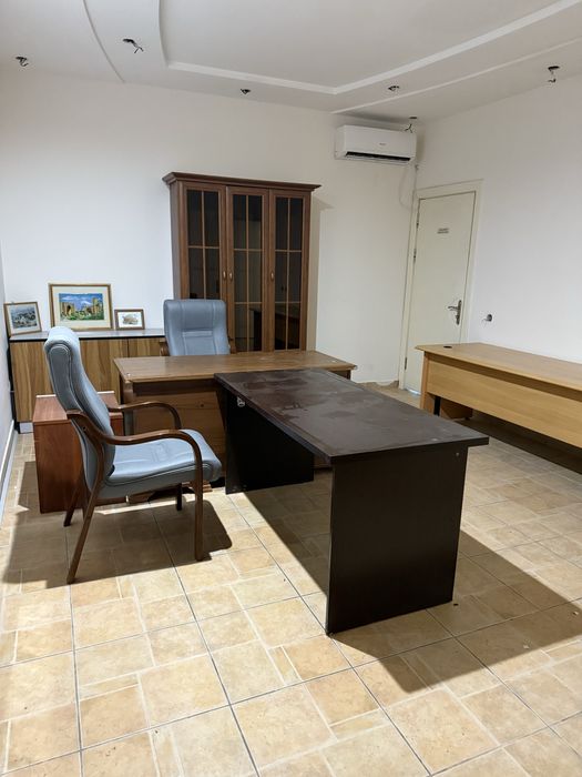 Продам офисни мебил и кресло с шкафим