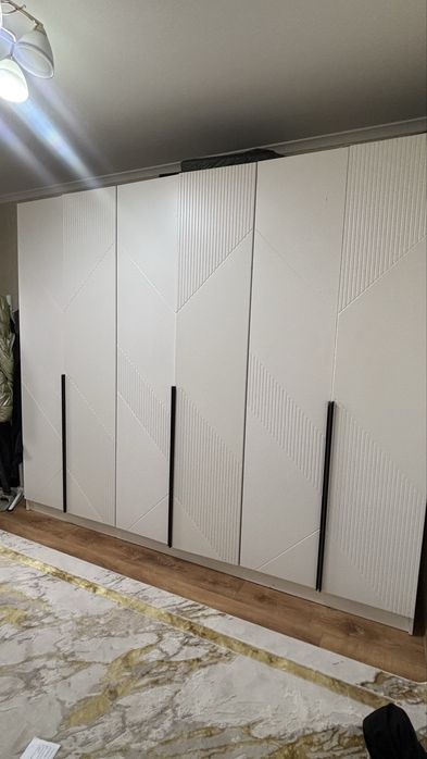 6 дверный  шкаф