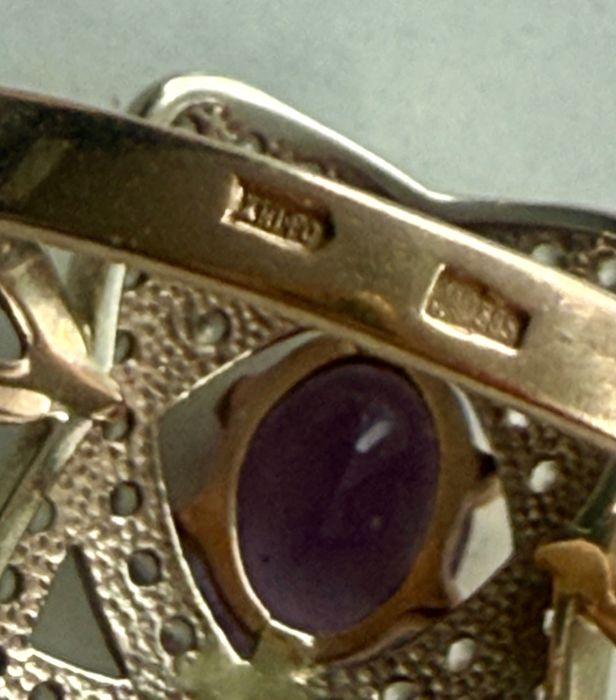 Златен пръстен с лилав аметист и циркони