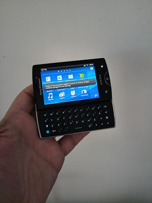 Sony Ericsson Xperia sk17i ( decodat, frumos)