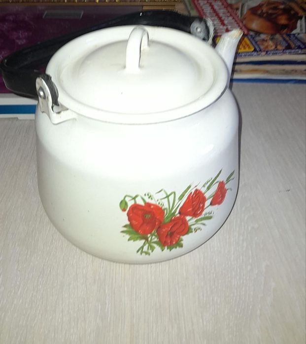 Продам эмалированный чайник советский