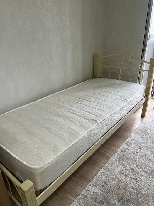 Кровать спальная