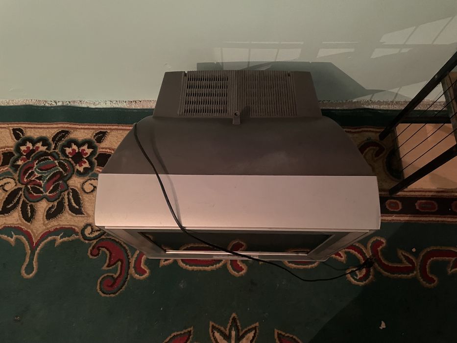 Телевизор самсунг в хорошем сост