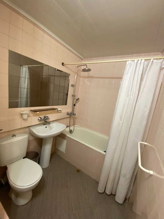 Продавам тристаен апартамент в гр. Перник кв. Изток - снимка 8