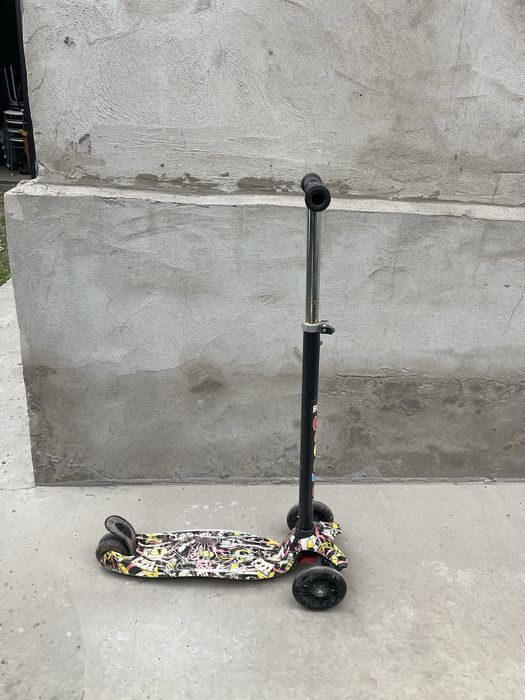 самокат четырех-колесный