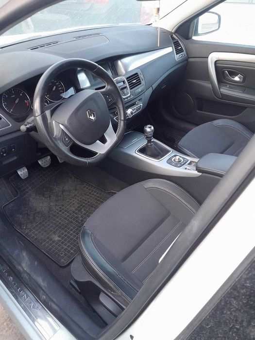 Vând piese Renault Laguna 3