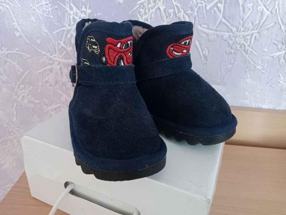 Продам угги детские