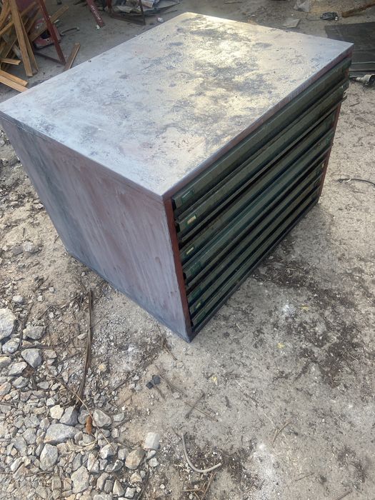 Шкаф за чертежи и / или инструменти