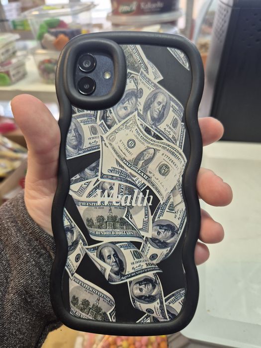 Продавам телефон Samsung A04