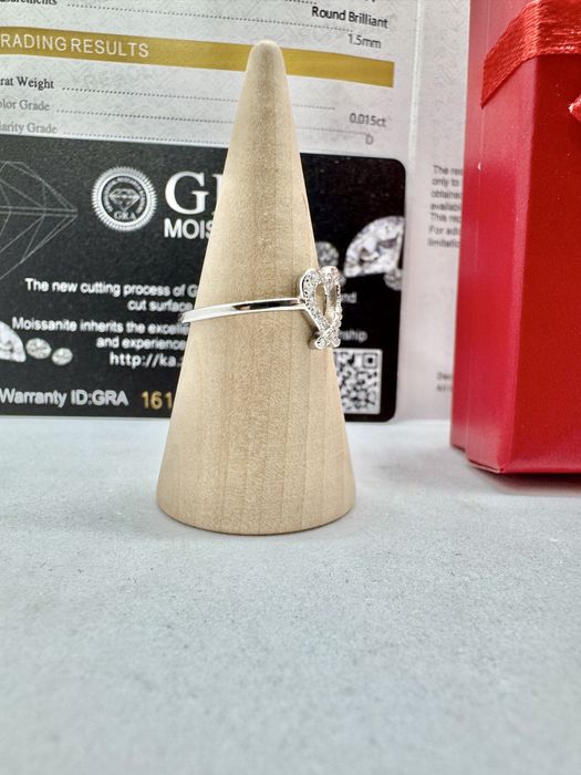 Сребърен пръстен с мойсанит (Диамант)