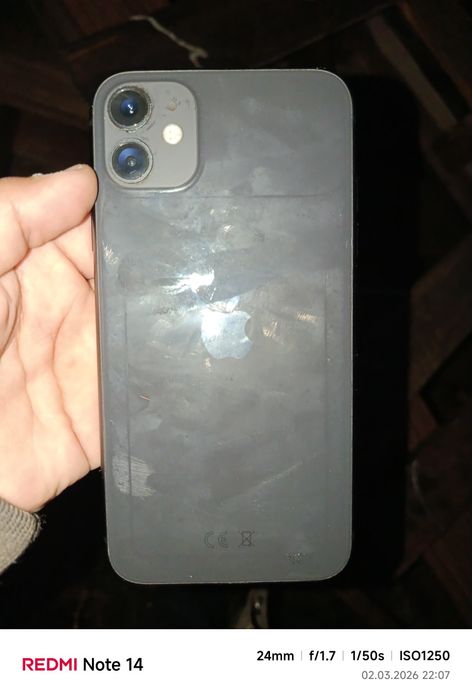 IPhone 11  идеал царапина нет