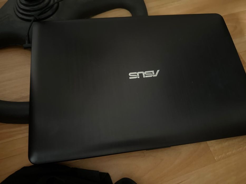 Ноутбук ASUS X550SA