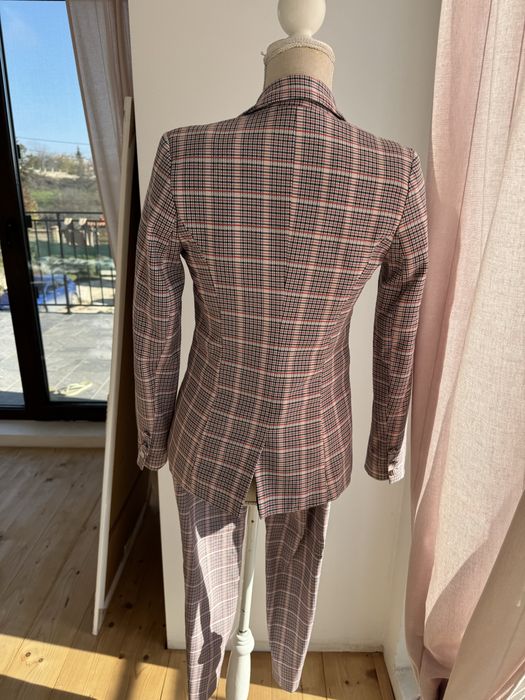 Дамски костюм