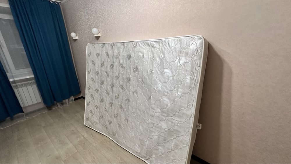 Отдам матрас 160/200