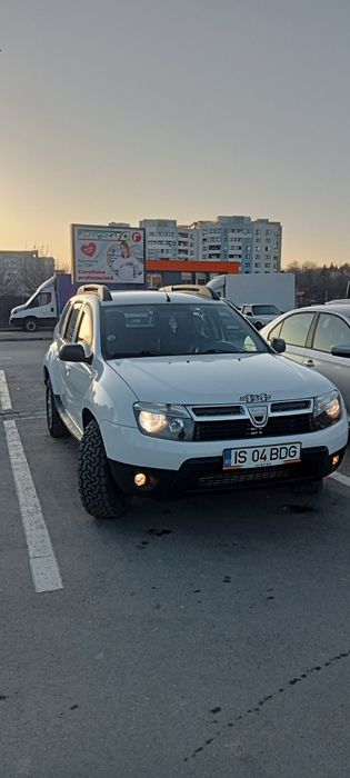 Vând Dacia Duster