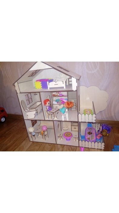 Кукольный домик с мебелью