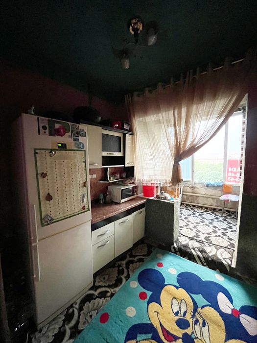 Уй сотилади 4/2/61кв гулистонда