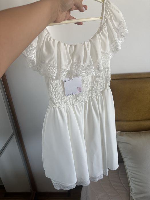 Къса бяла  рокля