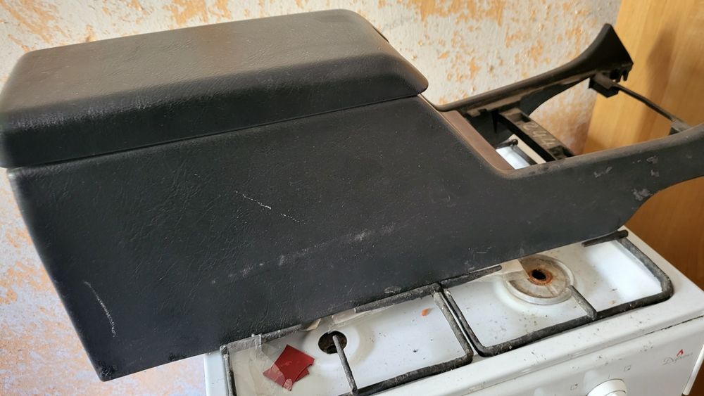 Продам подлокотник на мерс 202