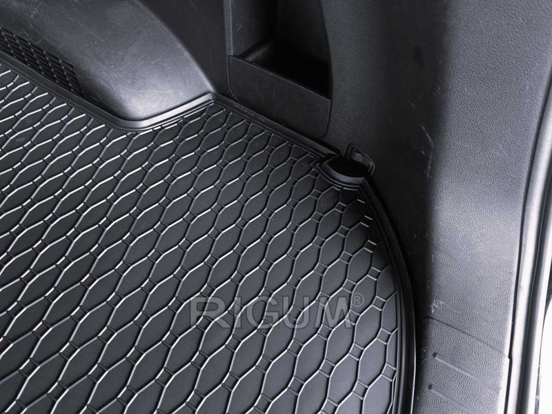 Гумени стелки или багажник HYUNDAI Santa Fe 2019-2021 и след 2021г.