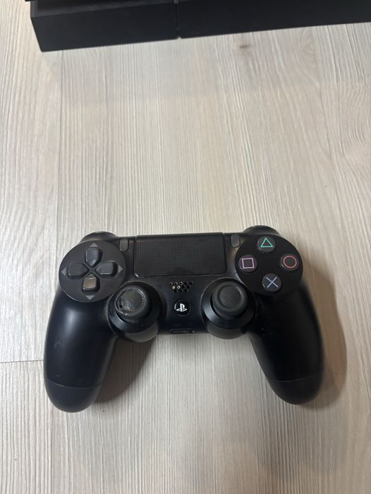 Pplaystation 4 cu 2 controlere