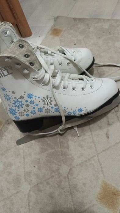 Продам:Фигурные коньки