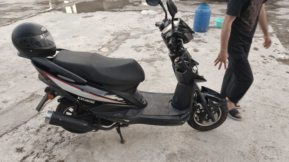 Продаю скутер Kavasaki SMART