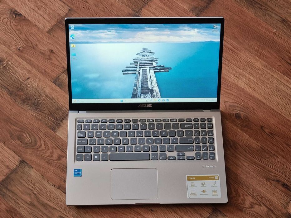 Лаптоп Asus Vivobook 15 Intel Core i3 11th 8GB RAM 256 SSD като нов