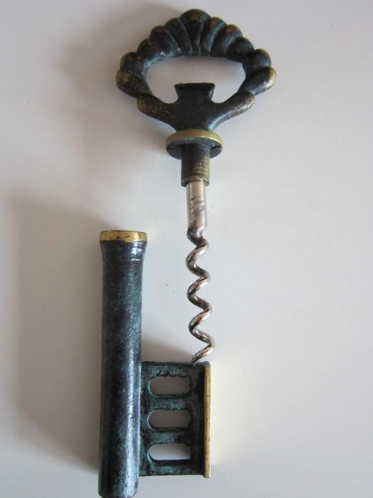 cadou rar Cheie tirbuson bronz  patinat  Germania 1960