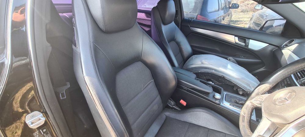 Mercedes-Benz C250, на части.