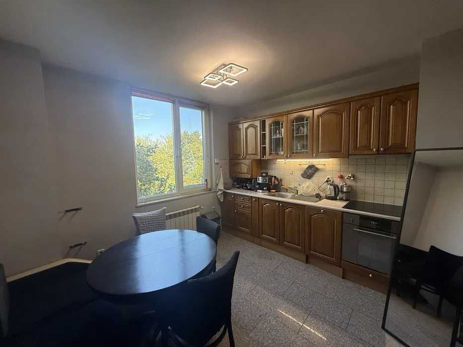 Дава се под наем Тристаен апартамент в София, Център - 70 кв.м за 715 € - Снимка #1