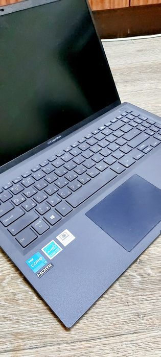 ExpertBook 15,6" i5 8/256