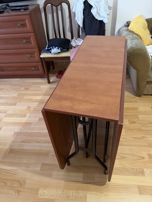 Продам стол и 6 стульев