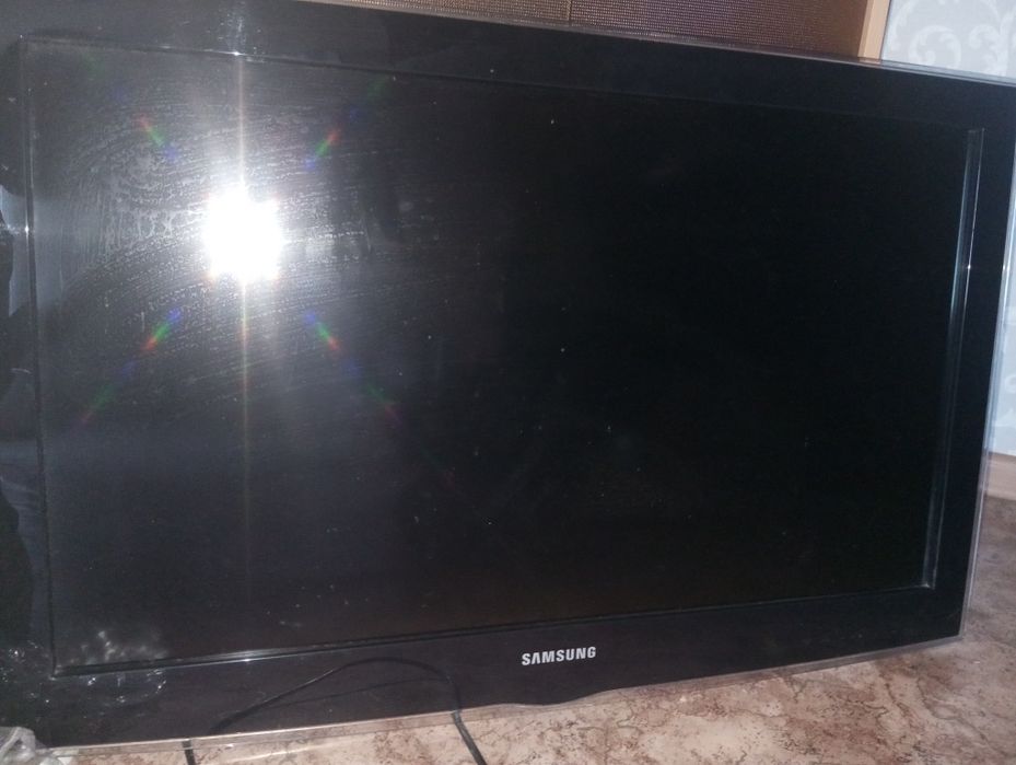 Продам телевизор Самсунг 90см