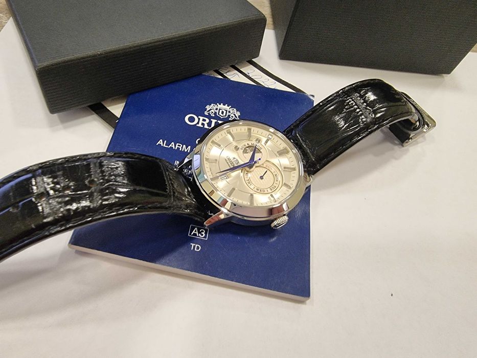 Механичен часовник Orient Sun and Moon