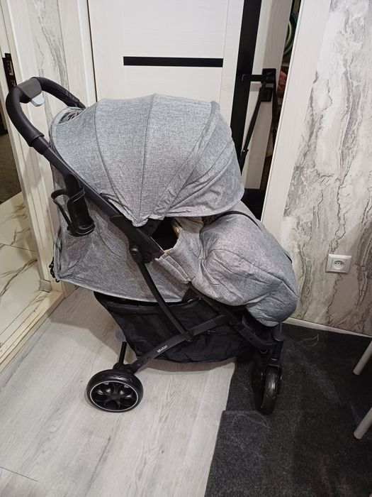 Продаётся фирменный оригинальный чемодан коляска новый