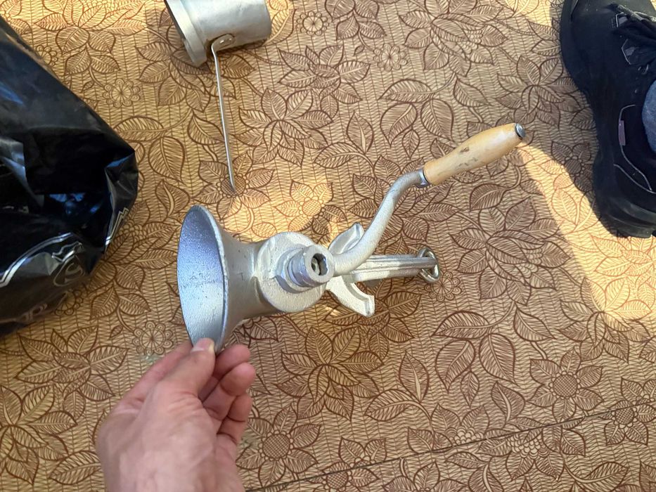 МЕСОМЕЛАЧКА ръчна --здрава РУСКА мелачка за месо или домати