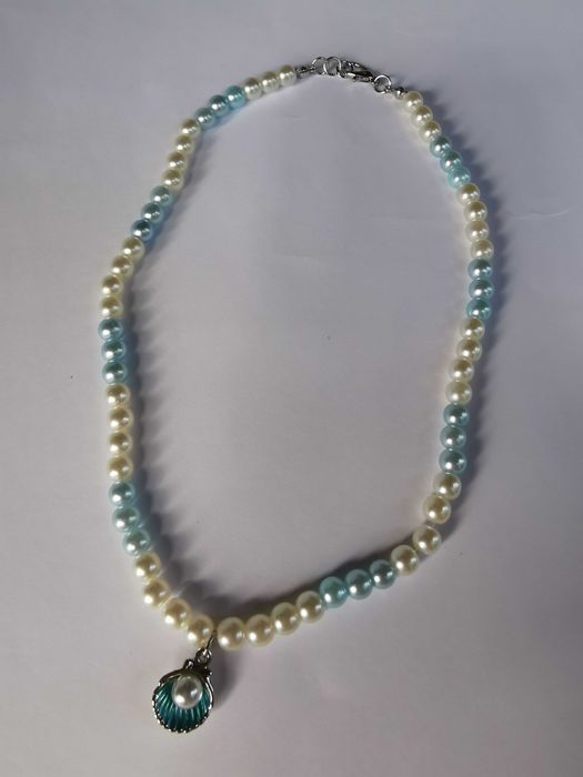 Ръчно изработени колиета.