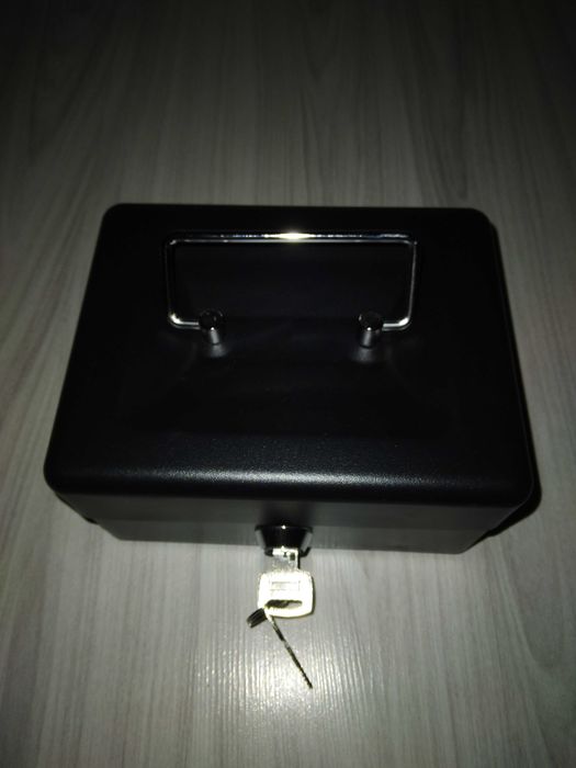 Метална малка каса