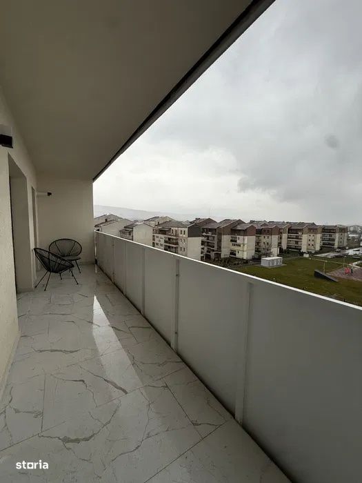 Apartament 2 camere de 52mp plus terasa 12 mp zona : Eroilor