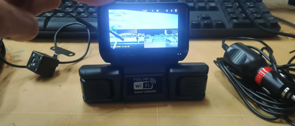 Видео регистратор DASH CAMERA WI/FI  с четири камери.