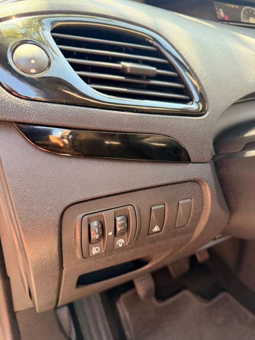Renault Grand Scenic (An 2011) – 1. 9 dCi– 5 Locuri – Stare Excelentă