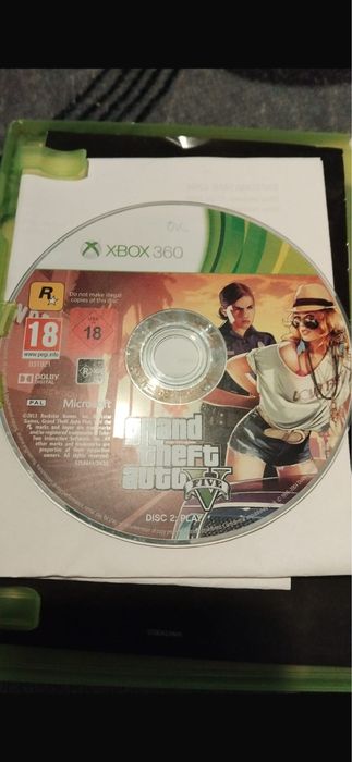 Vand GTA V pentru xbox 360 cu doua CD uri